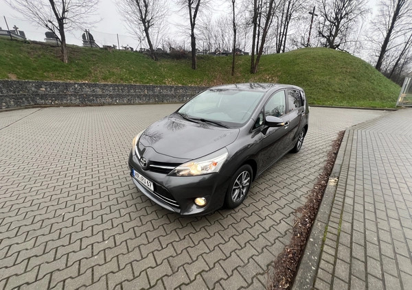 Toyota Verso cena 56999 przebieg: 179999, rok produkcji 2013 z Tarnów małe 781